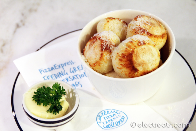 Dough Balls "Speciale" - IDR 35K  Very enjoyable. No wonder it's one of their Signature dishes.