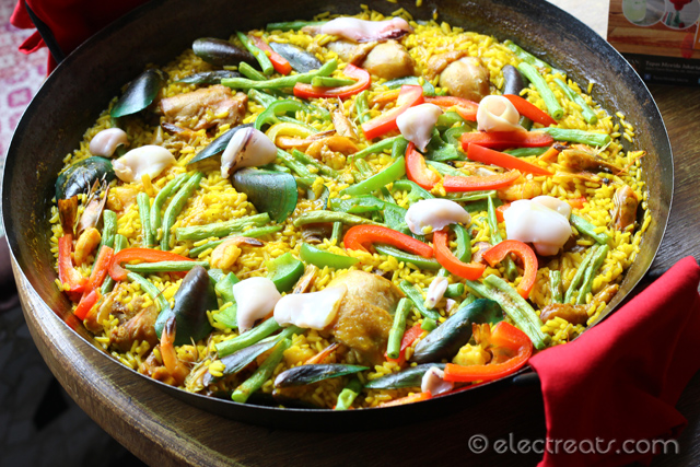 Paella de Mixta for 4 Pax - IDR 250K  With chicken & seafood, this paella almost gained a place in our hearts if not for too soft, watery rice.