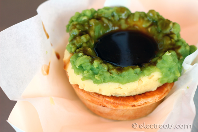 Harry's Tiger Pie $6.50  Their signature dish named after their founder Harry ‘Tiger’ Edwards. Chunky lean beef pie served with mushy peas, mash & gravy. Still, go for the hotdog.